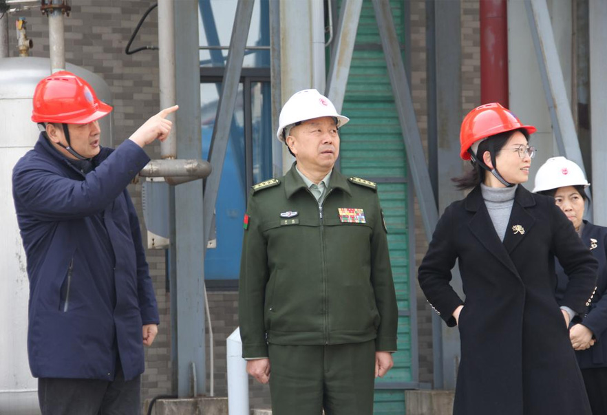 常州市委常委、常州軍分區(qū)大校司令員廖鵬一行來常州制藥廠調(diào)研公司黨管武裝相關(guān)工作